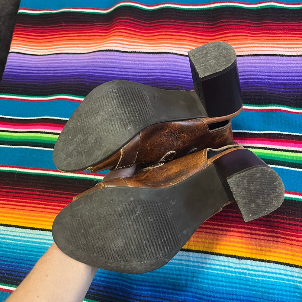 Buckle Roper Heels - Picture 4 of 4